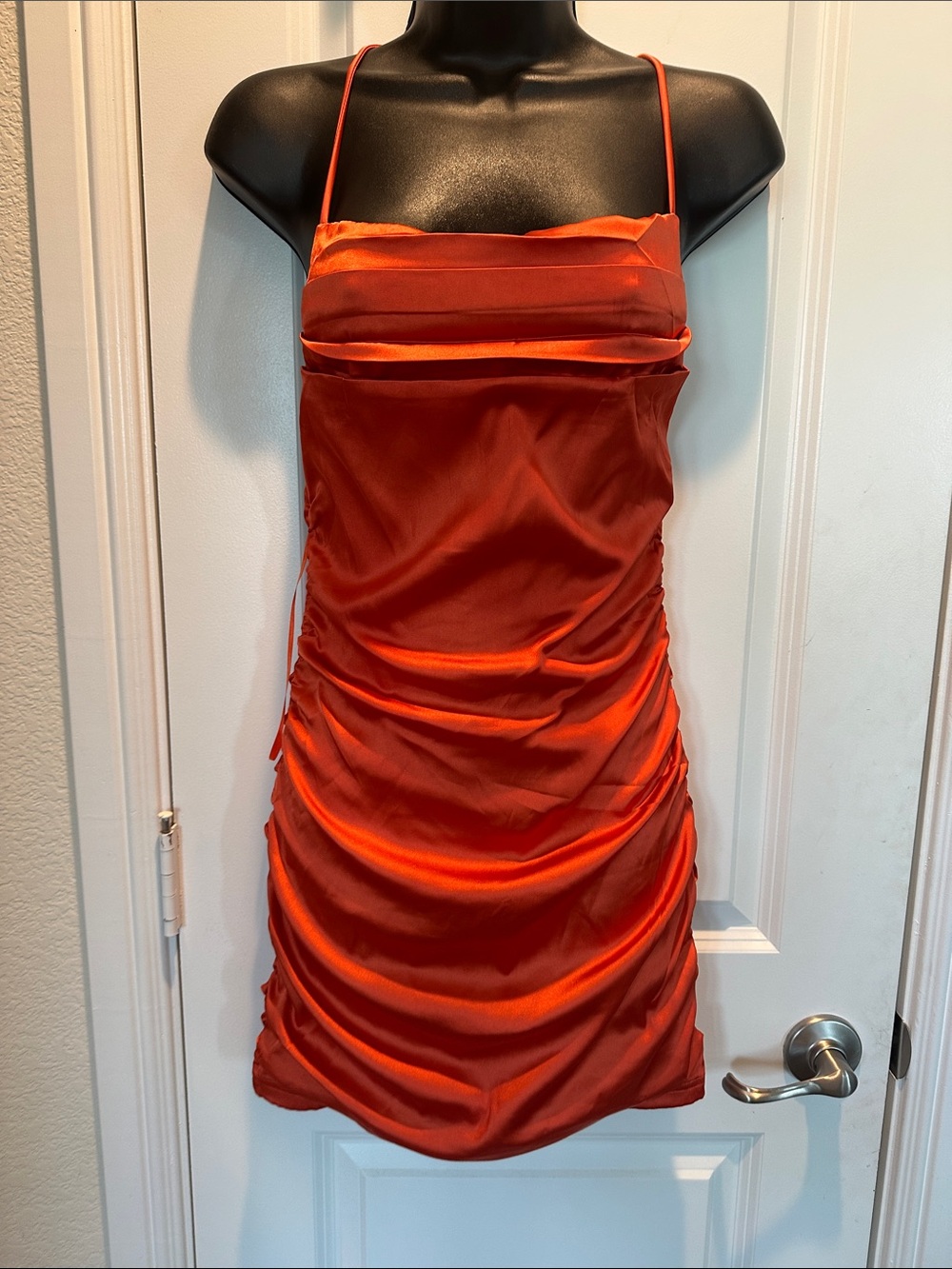 Backless mini